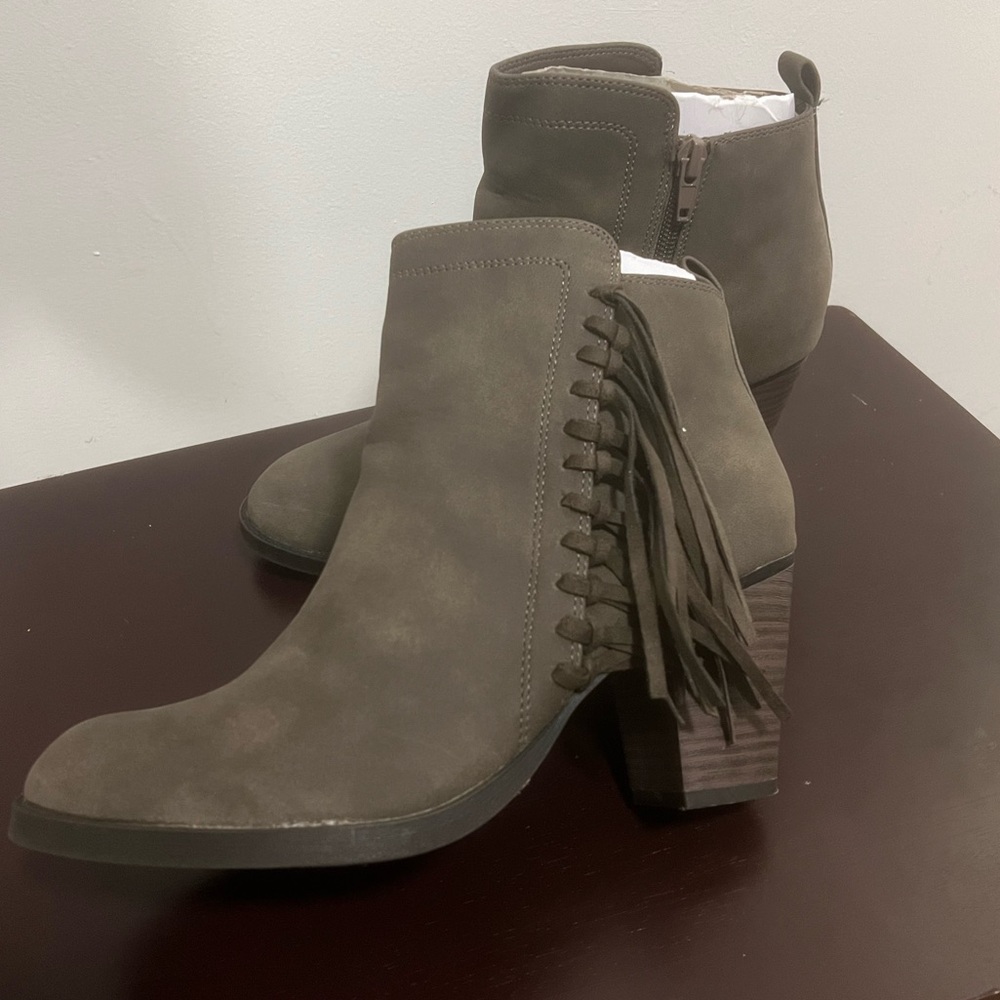 Women’s Heel Fringe Boots *PRICE IS FIRM*